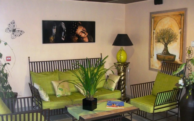 Hotel The Originals Aix-en-Provence Nord Le Village Provençal (ex Inte