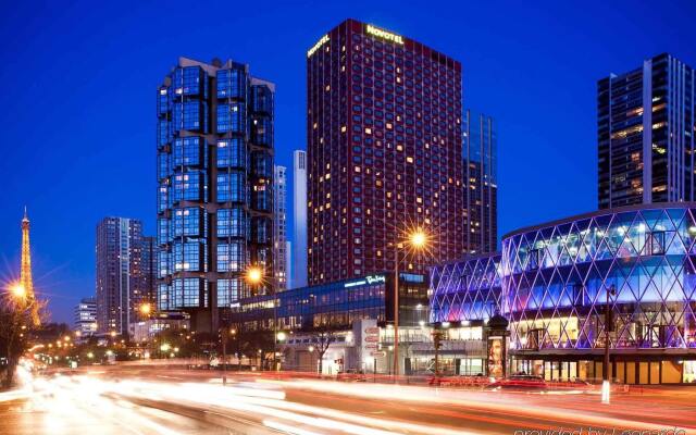 Отель Novotel Paris Centre Tour Eiffel вид на фасад