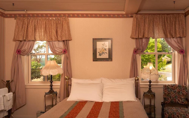 Orcas Hotel