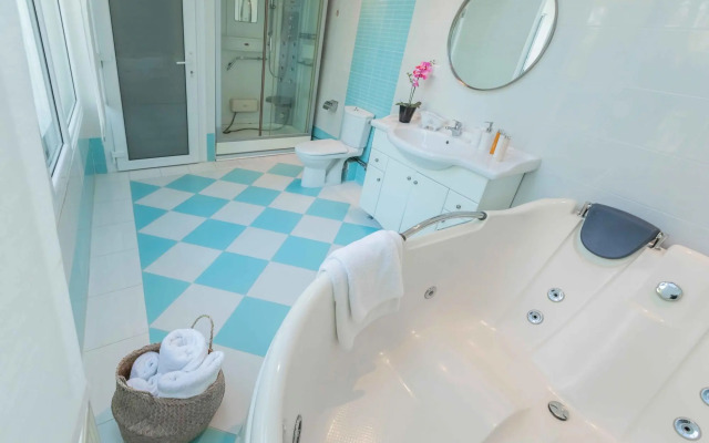 Danai's Secluded Paradise - Azure Coastal Dreams