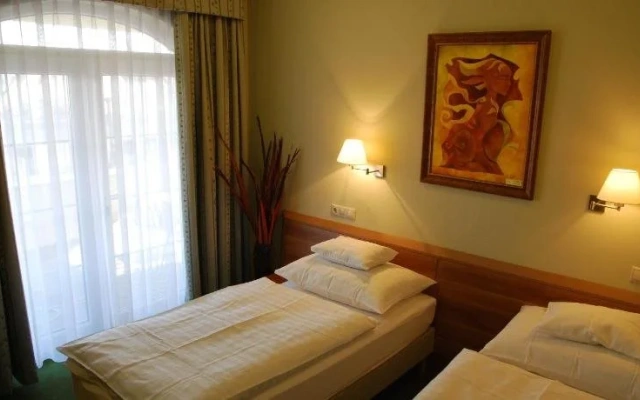 Hotel Kiss