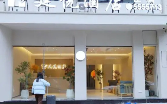 Tingyue Hotel (Kaijiang Pedestrian Street)