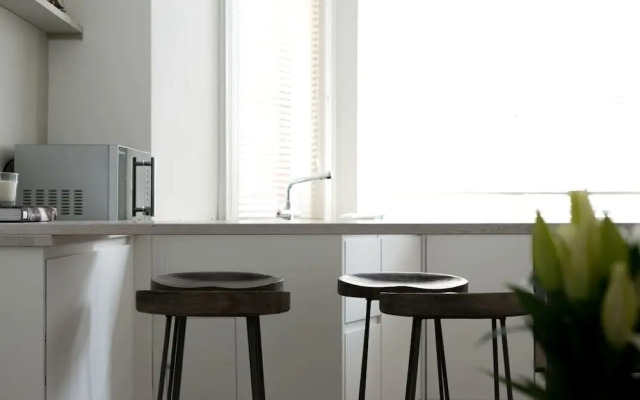 Bright 2BR Home in West Kensington, 6 Guests