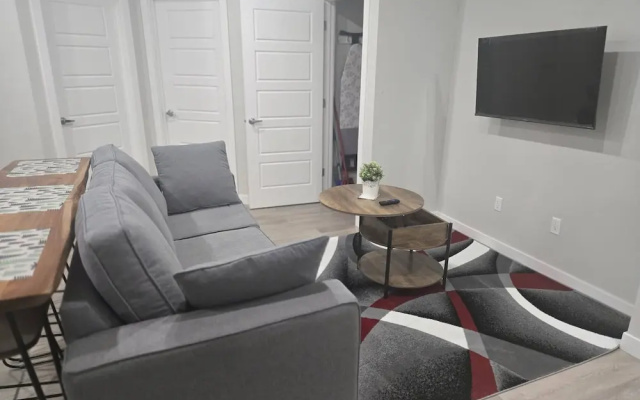 Elegant Private Suite in Edmonton North