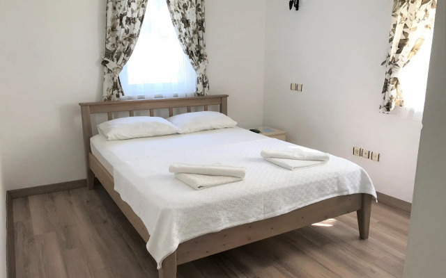 Ada Hotel