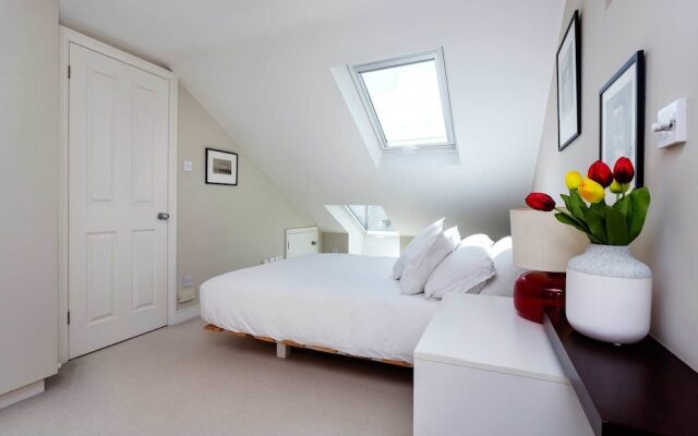 Отель Highbury Square Home комната для гостей