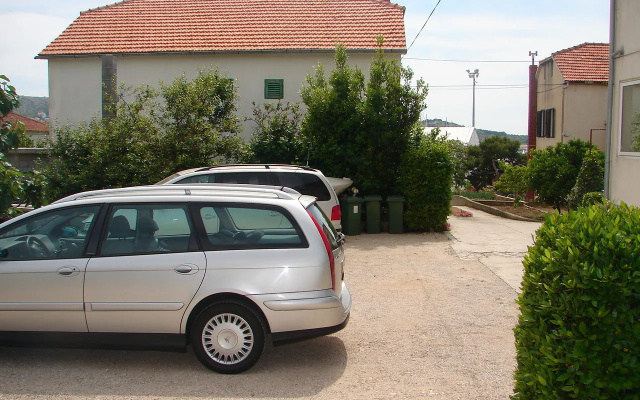 Studio apartment Port - great loaction and free parking: SA3 Murter, Island Murter