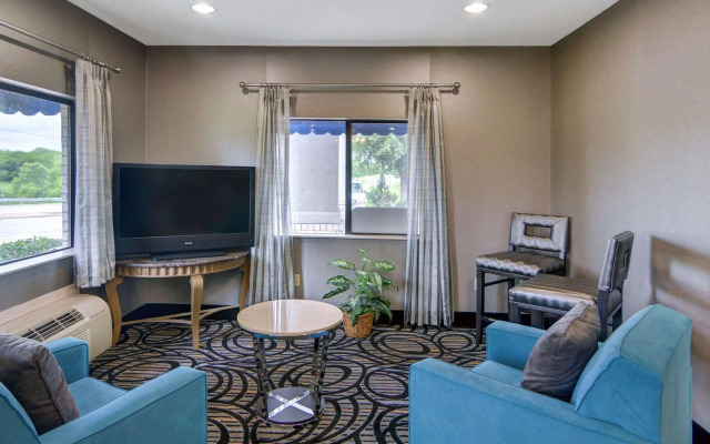 Quality Inn & Suites Grand Prairie South