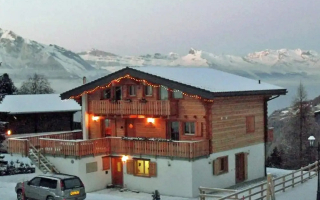 Luxury Chalet with Hot Tub in La Tzoumaz