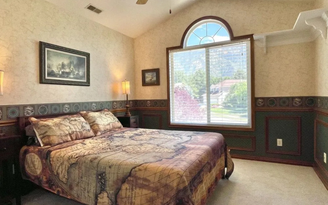 Sweetbriar Home 8 Bedroom Home by RedAwning