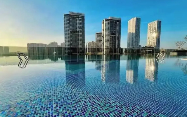 Luxury Lumiere Riverside Urban Apartment