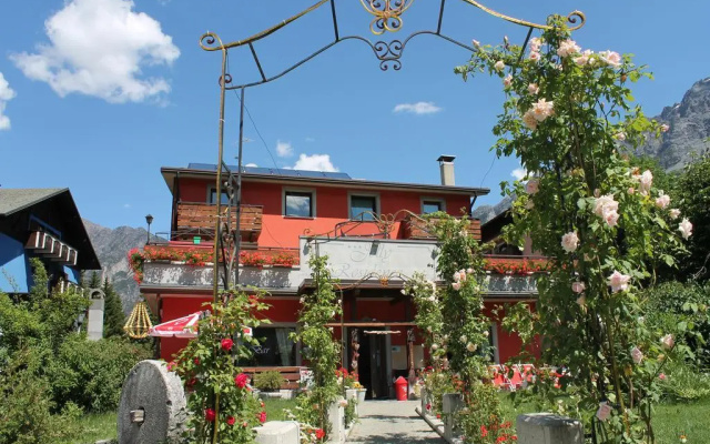 Jolly Residence