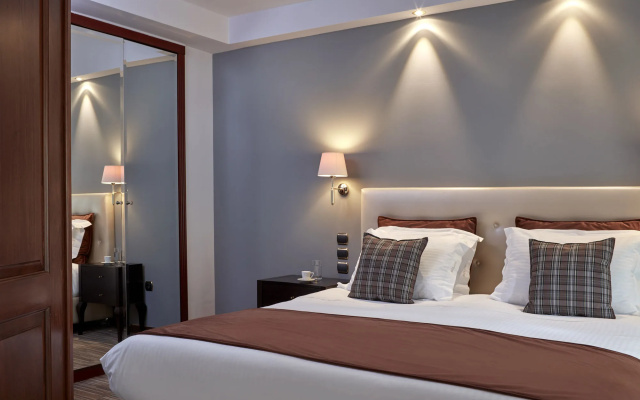 AVA Hotel & Suites