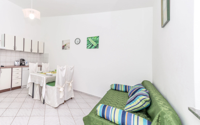 Silver Cherry Apartments