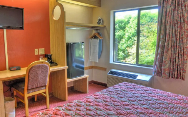 Smoky Mountains Inn & Suites - Cherokee