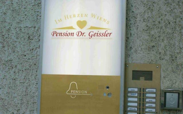Отель Pension Dr. Geissler Вена вид на фасад