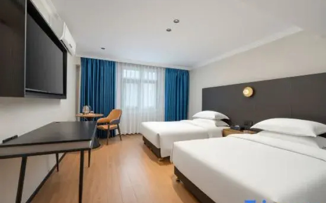 Hotel Eight Season (Shenzhen West Village Subway Station Branch)