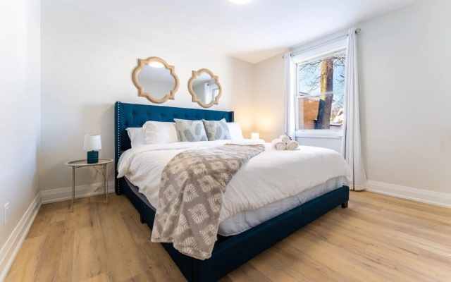 2 BR King Bed Suite - Mohawk & Hospitals