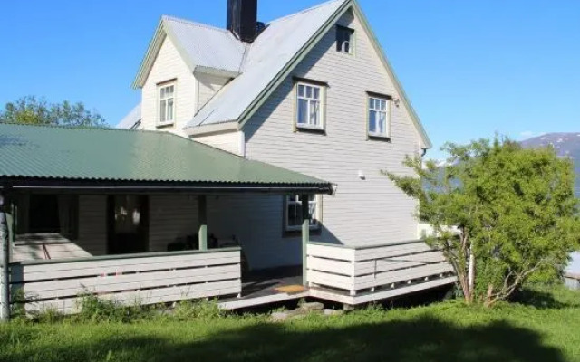Lyngen Home