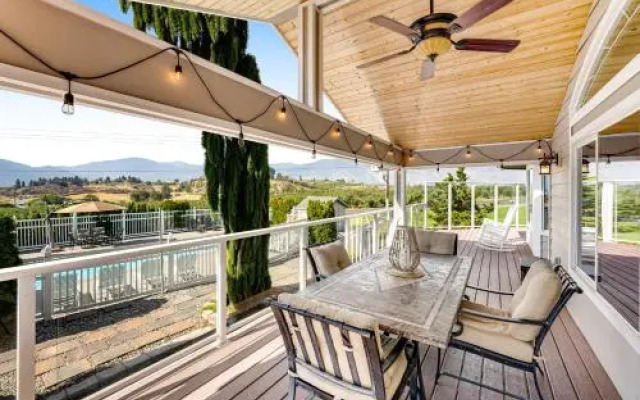 La Via Bella Retreat by the Lake