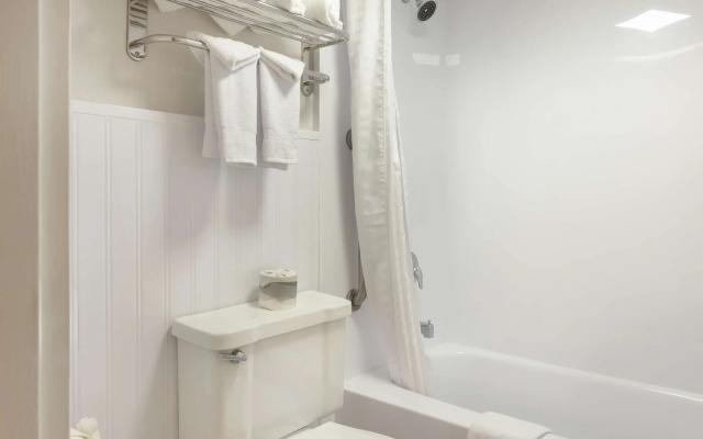 Best Western Mill River Manor