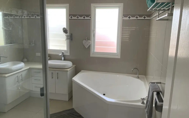 Broadwater Town House