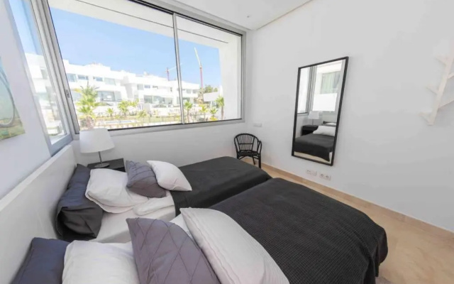 New Top Townhouse With Private Pool/4Bdr/3.5Bath