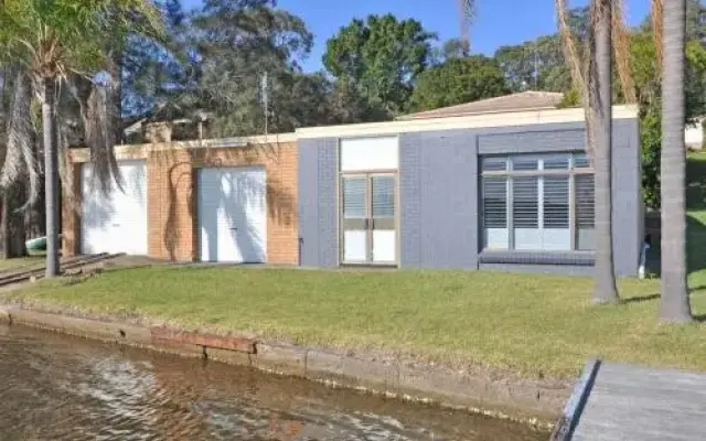 The Studio on the Lake @ Fishing Point, Lake Macquarie - honestly put the line in and catch fish