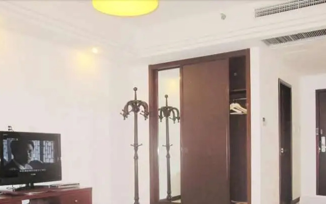 Jiuhuashan Center Hotel