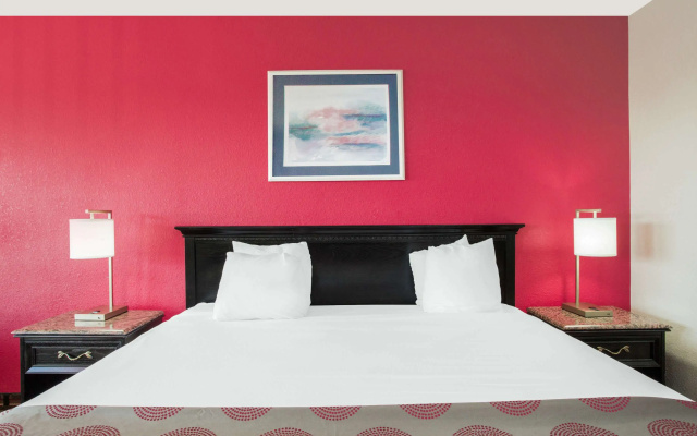 Ramada Hotel & Conference Center by Wyndham Edgewood
