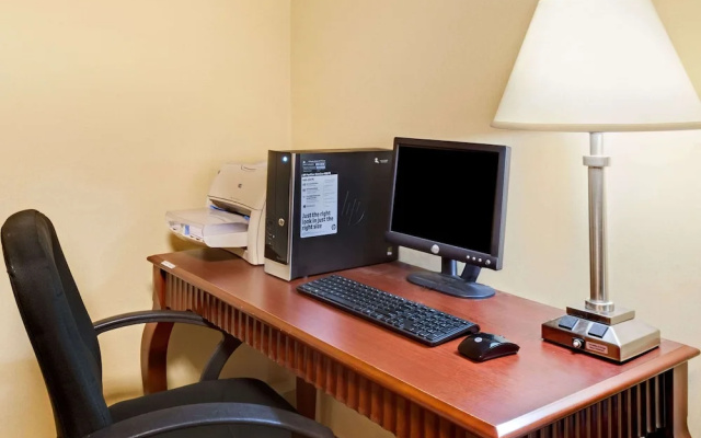Ramada Kittery