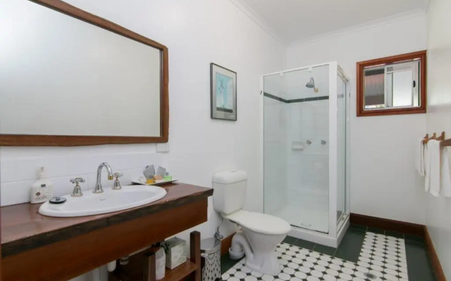 Daintree Manor Bed & Breakfast