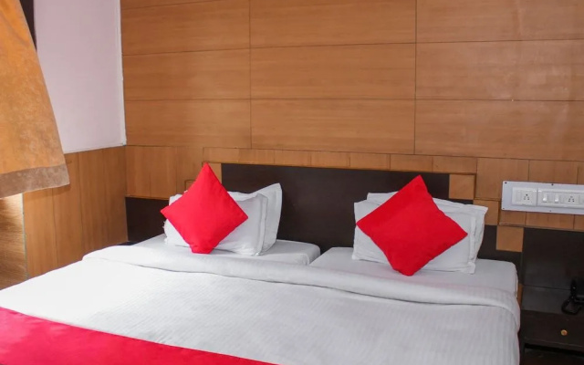 OYO 15715 Royal AR RESIDENCY