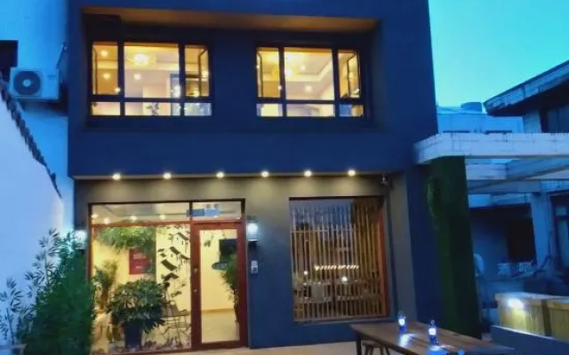 Dandong Yi Inn (Yalujiang Broken Bridge Branch)