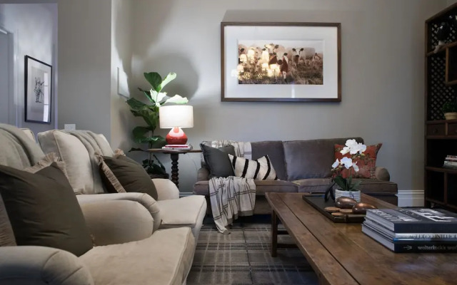 Hillcrest Apartment