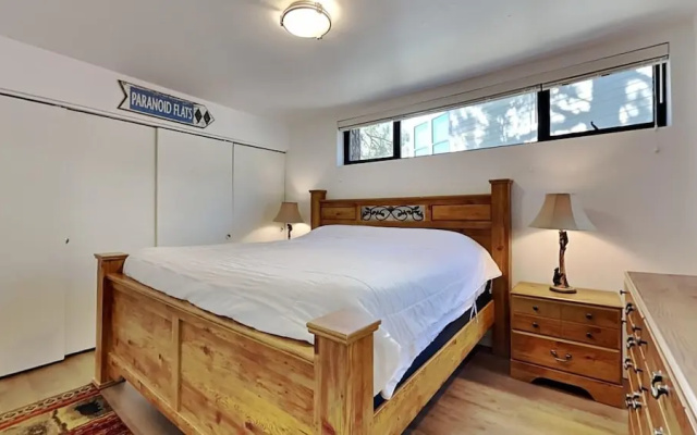 Summer FUN! Outdoor Pool, 3 Spas, Stargazing, Hiking, Bonfires! by RedAwning