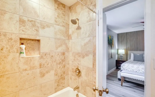 Modern Duplex Near Gaylord Resort & Bayfront!