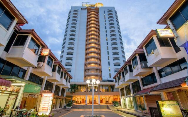 Golden Beach Cha Am Hotel SHA Extra Plus in Cha am Thailand