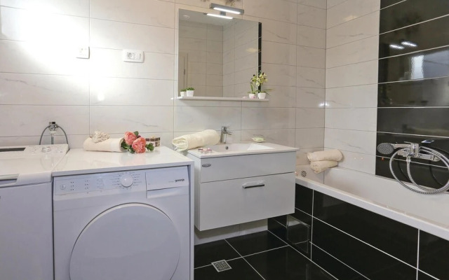 Stunning Home in Kucine With Wifi and 4 Bedrooms