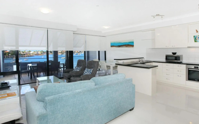 Kirribilli 13 - Two Bedroom Apartment with River View!