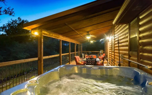 Copper Creek Open Cabin With Game Room and Hot Tub on the Deck by Redawning