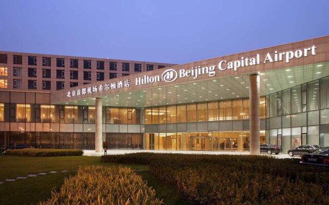 Отель Hilton Beijing Capital Airport вид на фасад