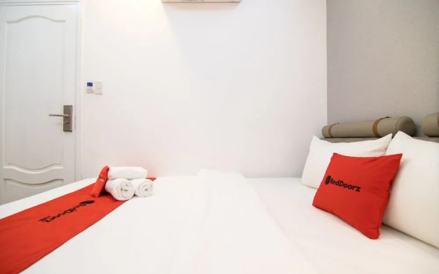 RedDoorz Plus near Saigon Train Station