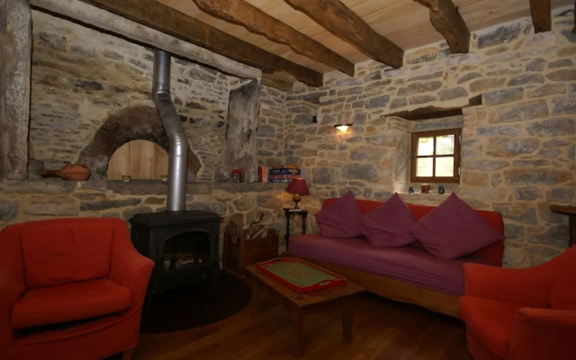 Spacious Holiday Home in Alvignac with Swimming Pool