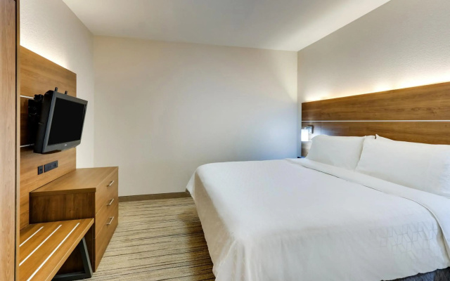 Holiday Inn Express & Suites Waxahachie by IHG