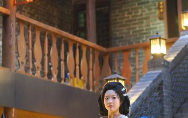 Yu Family Quadrangle Inn (Luoyang Lijingmen Old Town Subway Station)