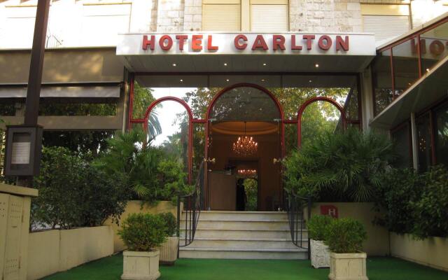 Отель Carlton вид на фасад