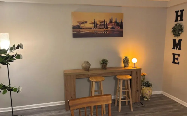 Cozy Hampton townhouse