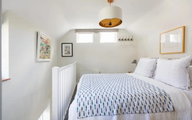 The Lavender Folly - Cosy Accommodation Alresford