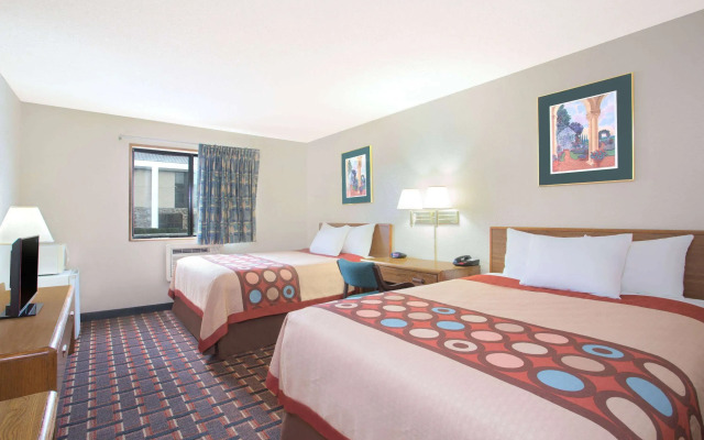 Super 8 by Wyndham Douglas